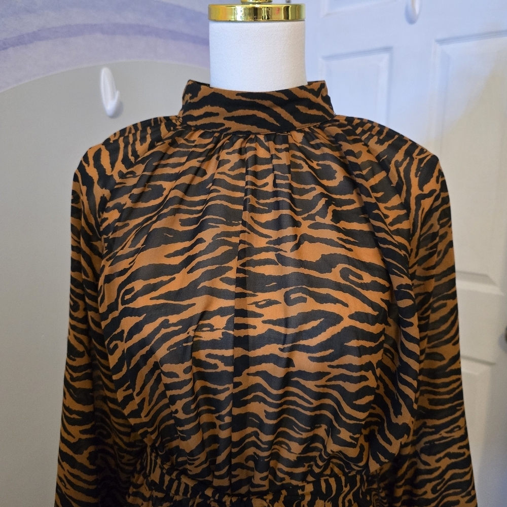 AOSO | US 14 | Tiger Print Open Back Blouse With Tie Closure - Picture 3 of 15